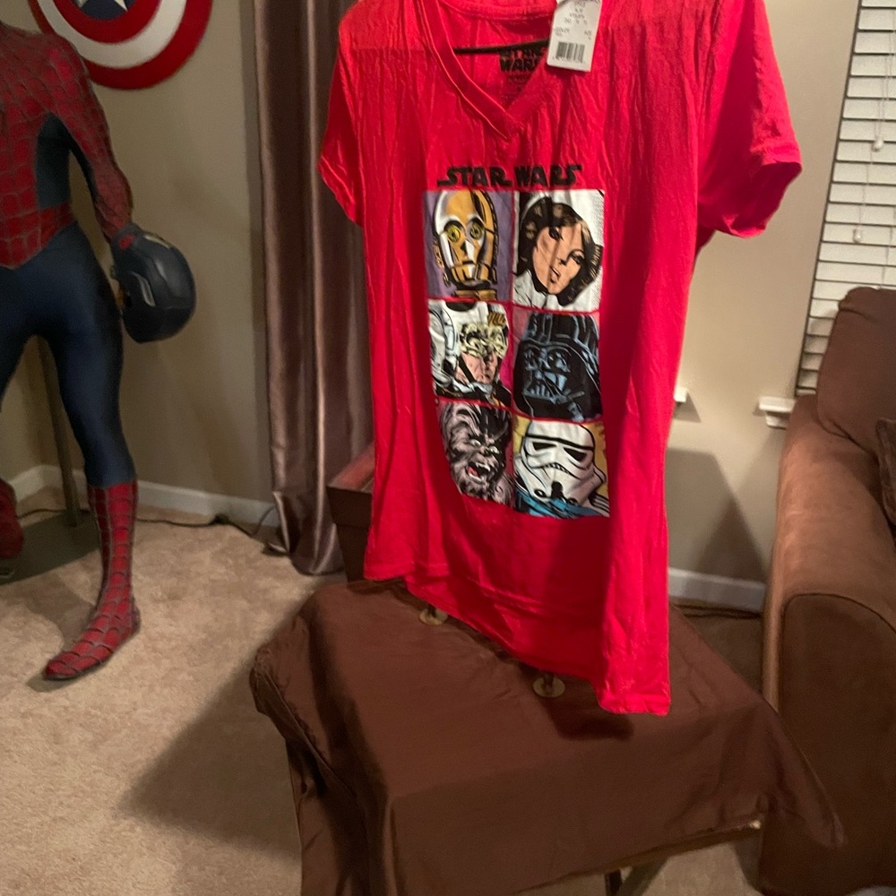 Star Wars Short Sleeve v neck Red Shirt Size M